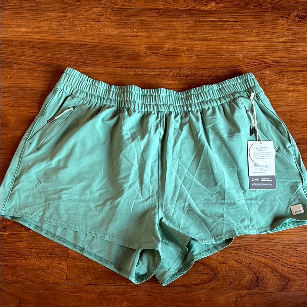 Vuori Dash Short in Celadon XXL